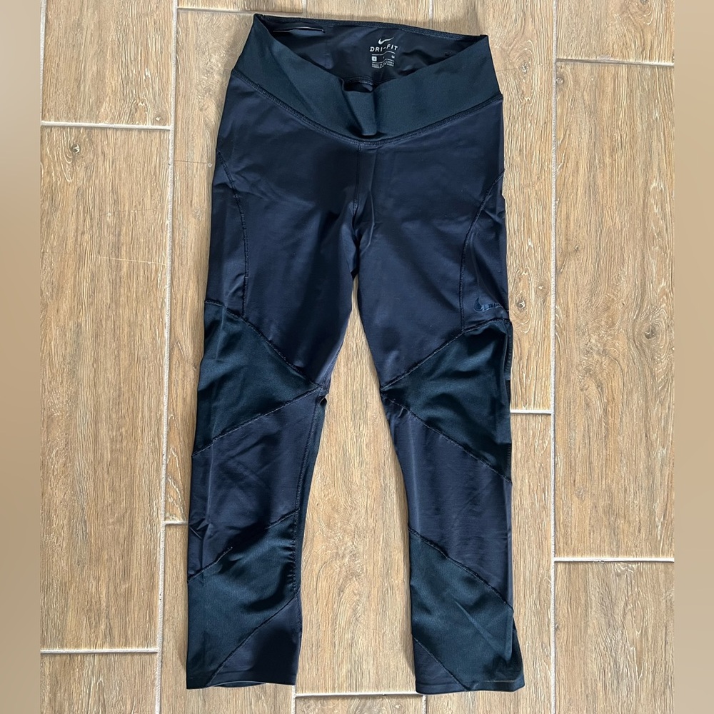 Nike Cropped Leggings